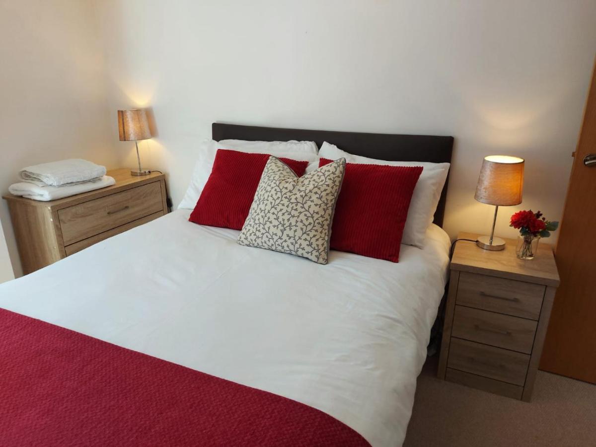 City 2 Bed, 2 Bath, Free Parking & Wifi เชฟฟิลด์ ภายนอก รูปภาพ