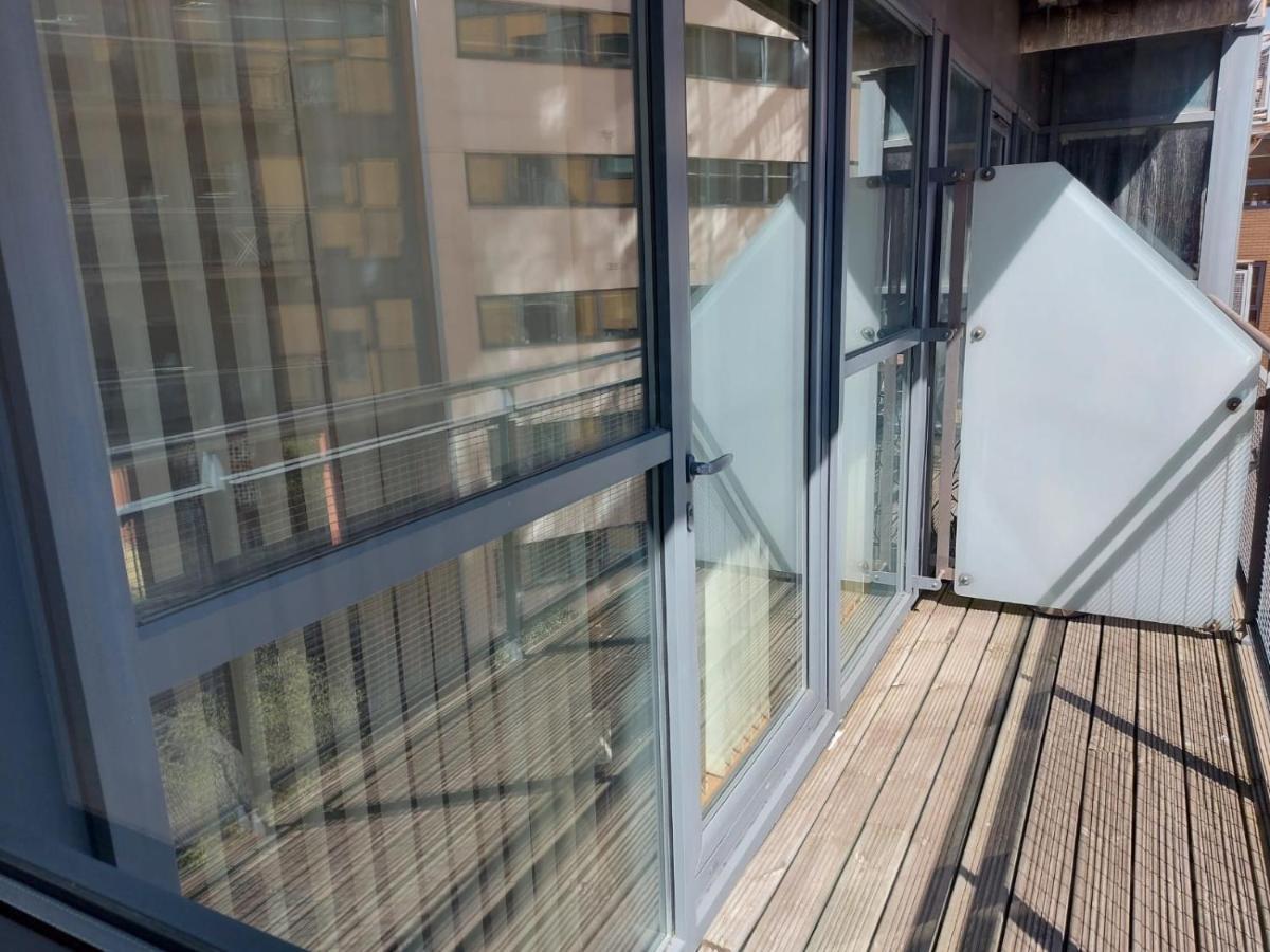 City 2 Bed, 2 Bath, Free Parking & Wifi เชฟฟิลด์ ภายนอก รูปภาพ