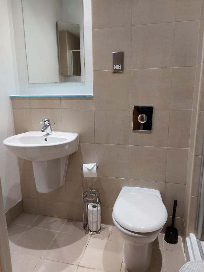 City 2 Bed, 2 Bath, Free Parking & Wifi เชฟฟิลด์ ภายนอก รูปภาพ